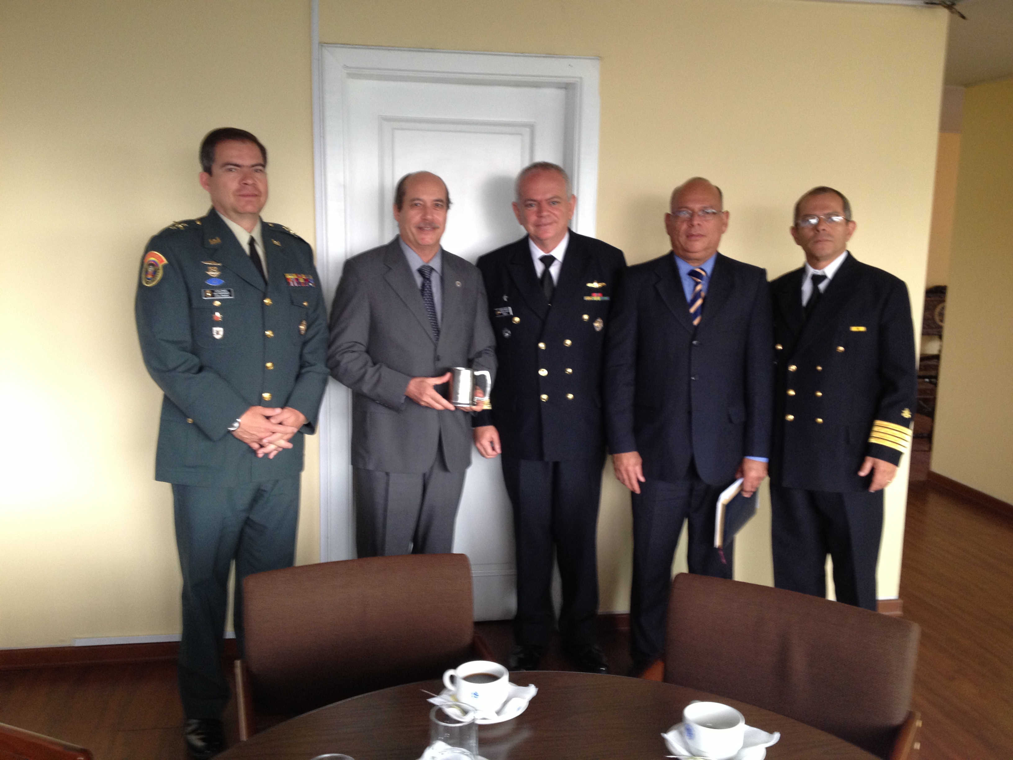 Reuniòn con el Representante de Brasil ante  la JID-OEA Contralmirante Alexander Araujo Mota acompañados de agregados militares de Brasil(22 de abril de 2013)
